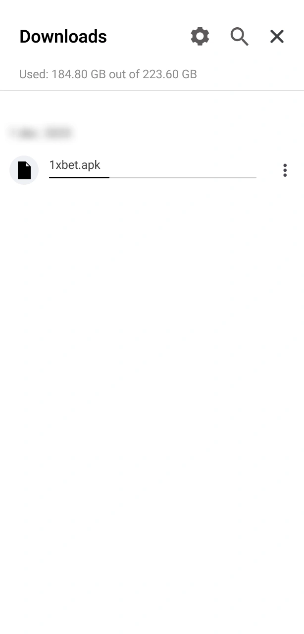 Tap the notification to start the 1xBet Aviator app update.